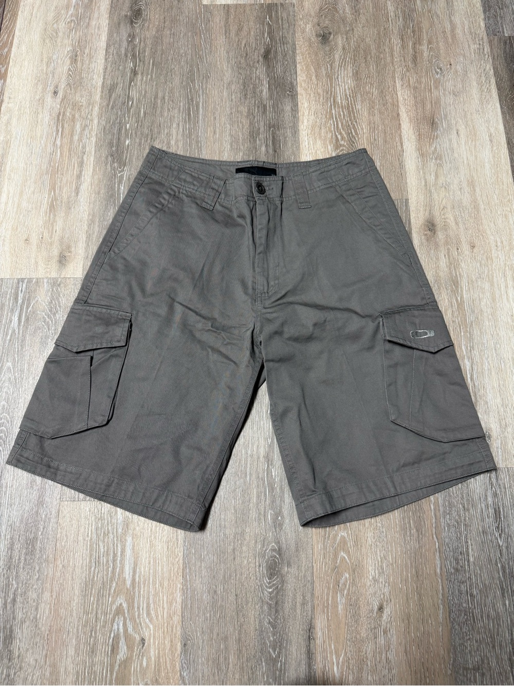 Oakley Mens Gray Cargo Shorts Size 32 Embroidered Logo Pockets Y2K